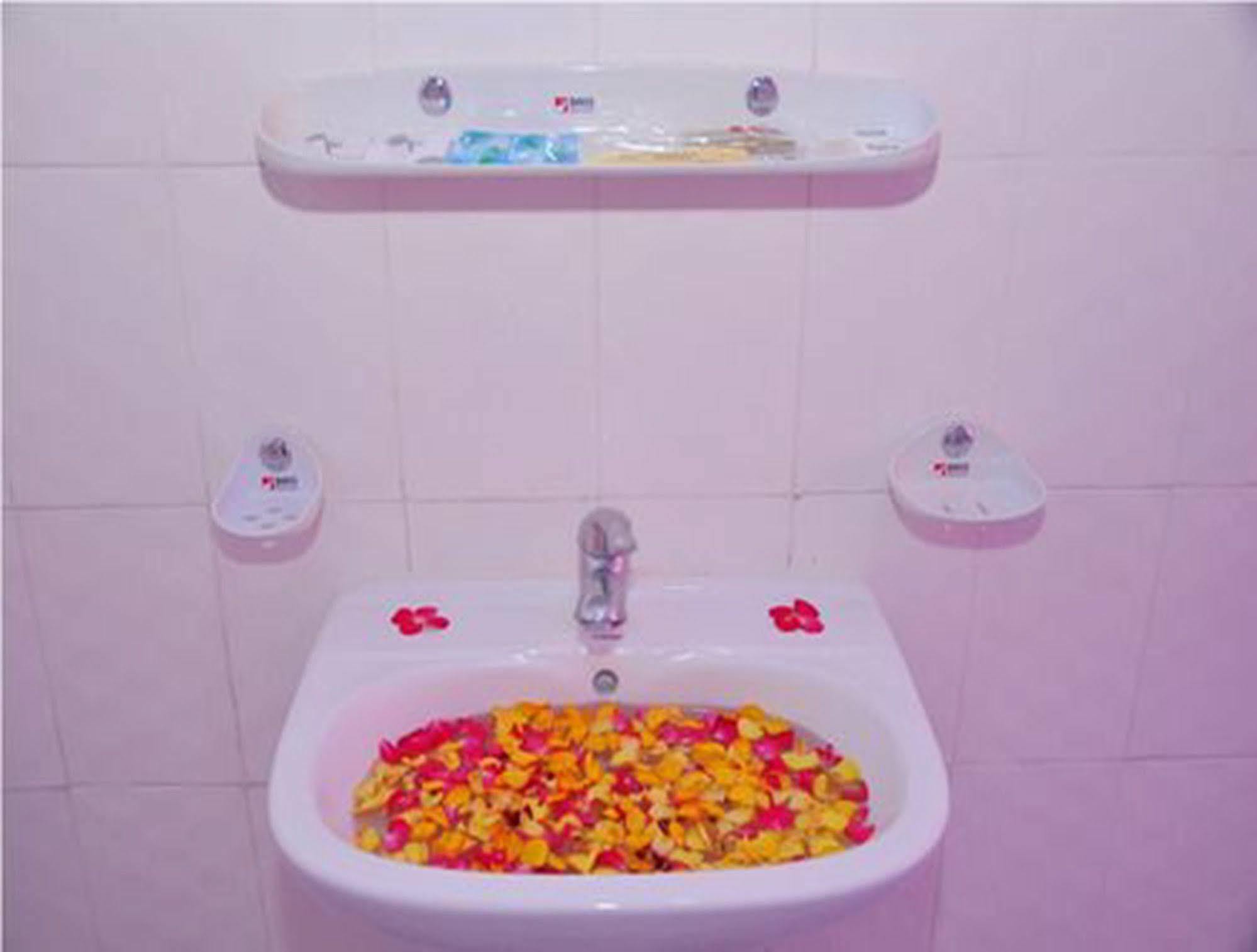Royal Tulip Hotel Mandalay Bagian luar foto