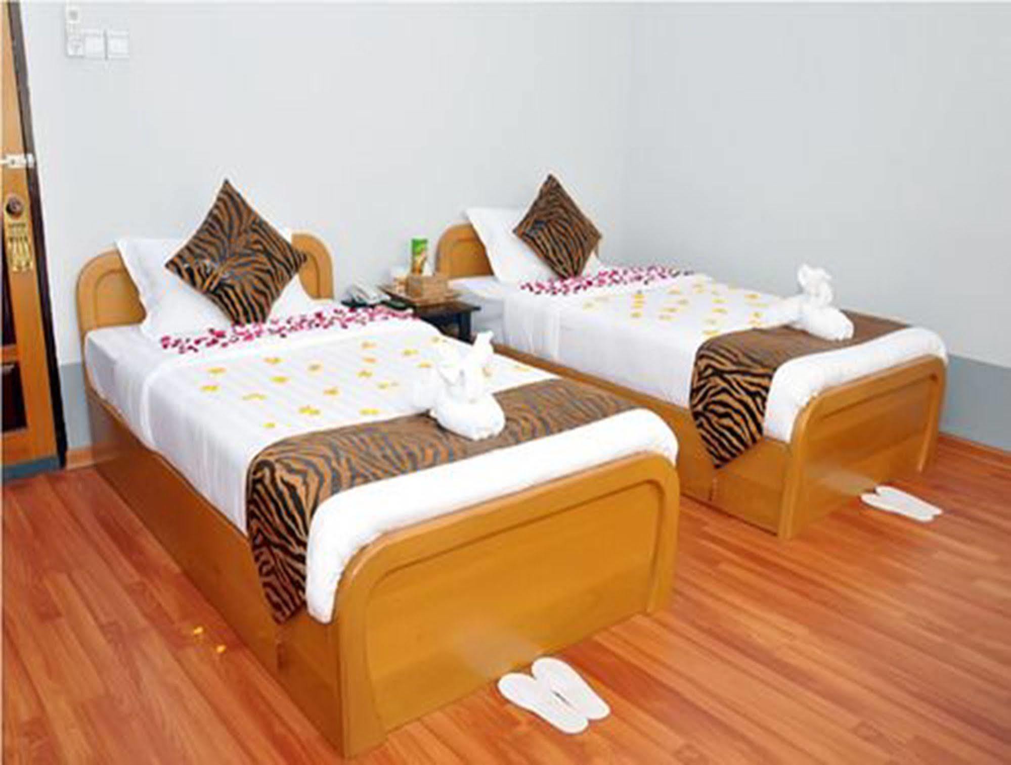 Royal Tulip Hotel Mandalay Bagian luar foto